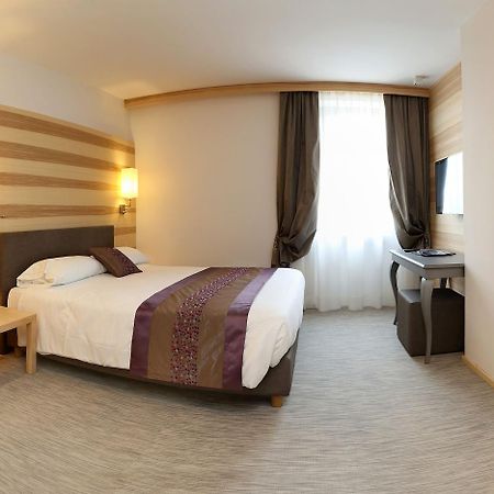 Hotel Garden 페스키에라델가르다 외부 사진